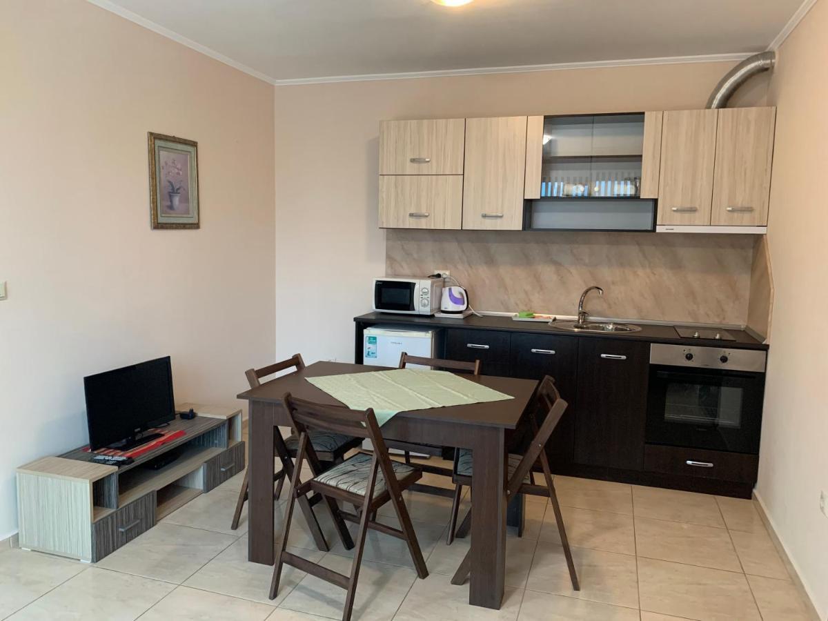 Golden Sun Apartment Pomorie Exterior photo